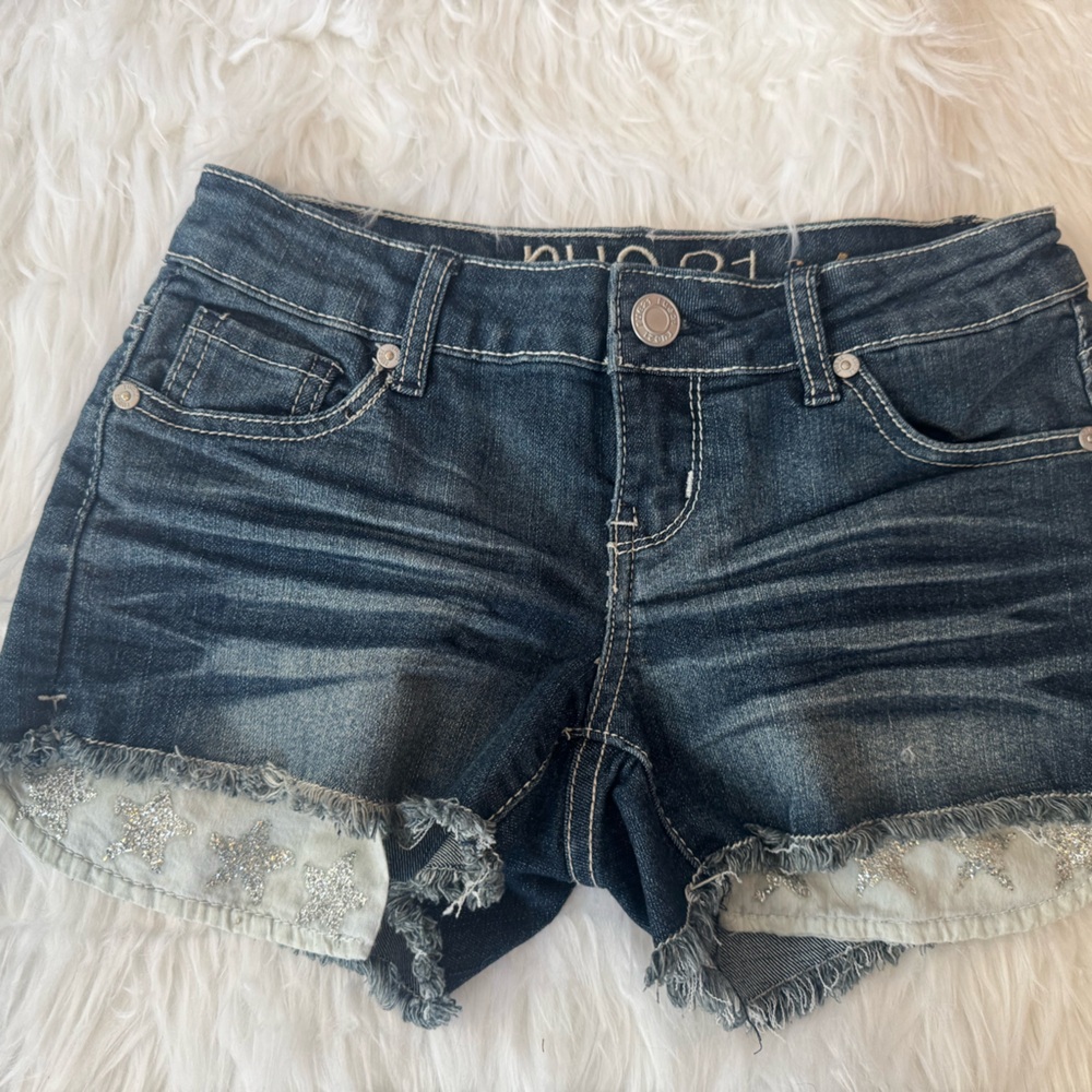 Rue 21 size 0/1 jeans shorts with fray bottoms